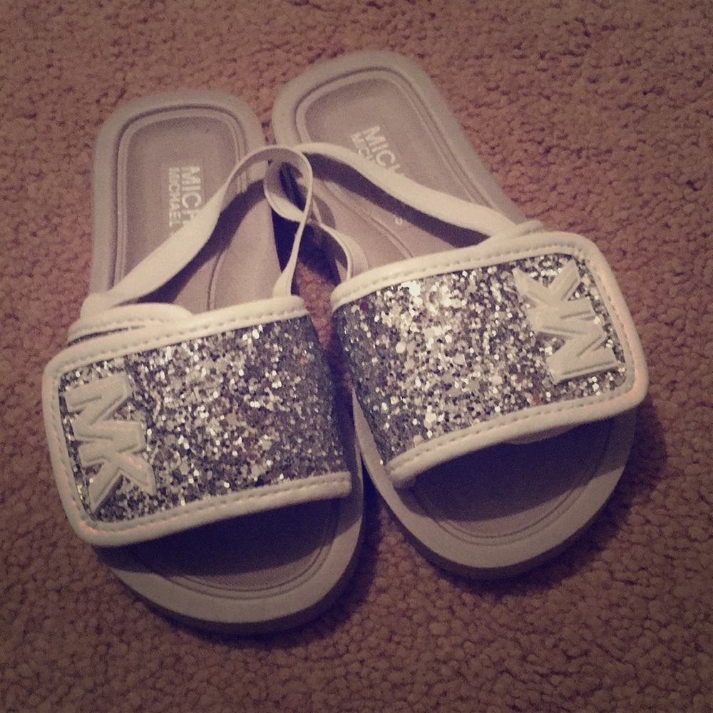Michael Kors toddler flip flops size8